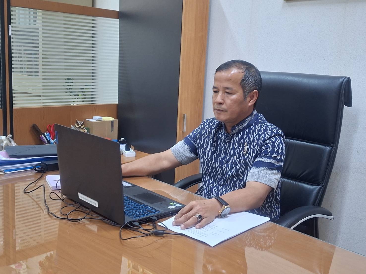 title - ผู้ตรวจราชการ ส.ป.ก. ร่วมประชุมคณะทำงานสรรหาปราชญ์เกษตรของแผ่นดินระดับเขต ประจำปี 2570 เขตตรวจราชการที่ 9 ผ่านระบบประชุมทางไกลออนไลน์ โดย Application Zoom Meeting